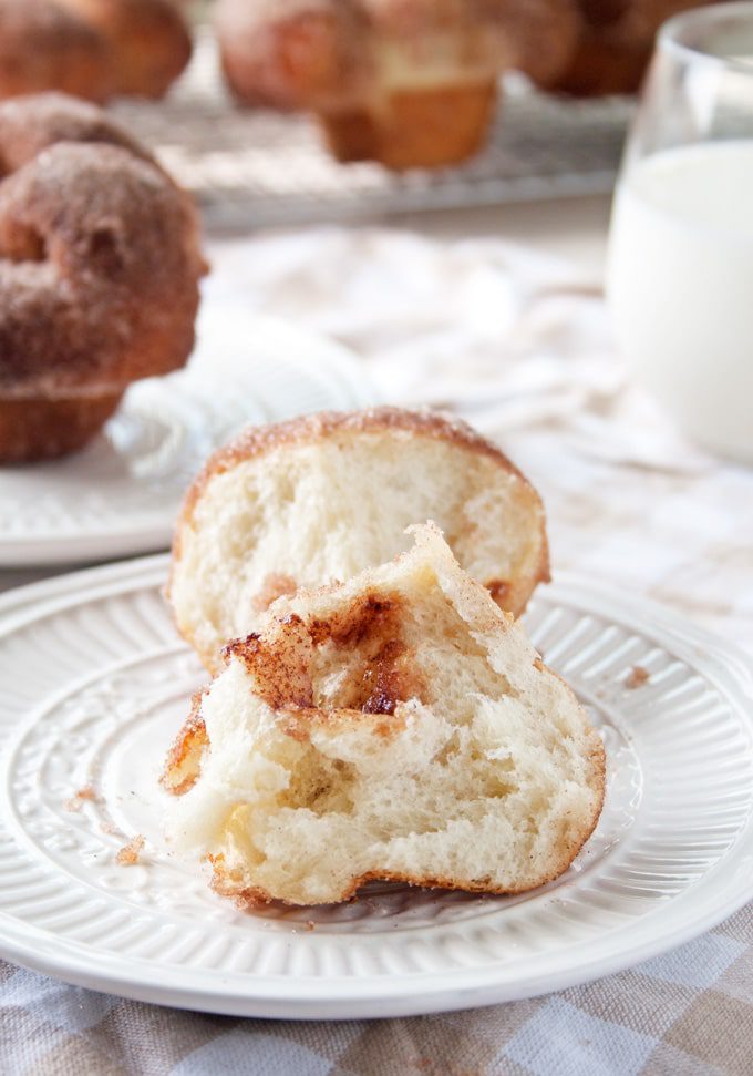 Cinnamon and Sugar Cloverleaf Rolls