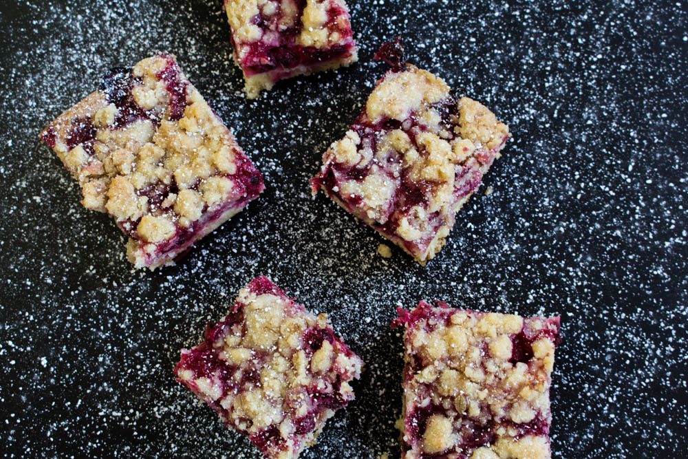 Red current crumble cake squares