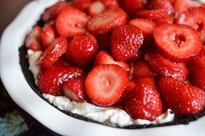 No-Bake Strawberry Pie | Elevate your Summer Berries with the delicious Chocolate Crusted No-Bake Pie