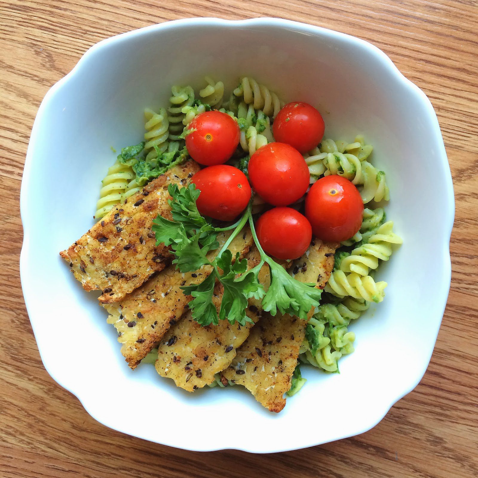 Creamy Avocado Spinach Pasta with Spicy Tempeh