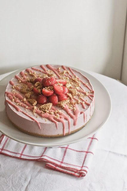 Strawberries & Cream Cheesecake
