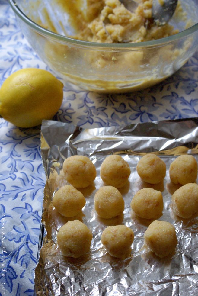 Lemon cake pops