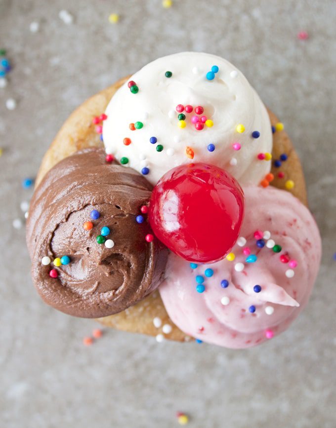 Banana Split Cupcake | A Happy Food Dance