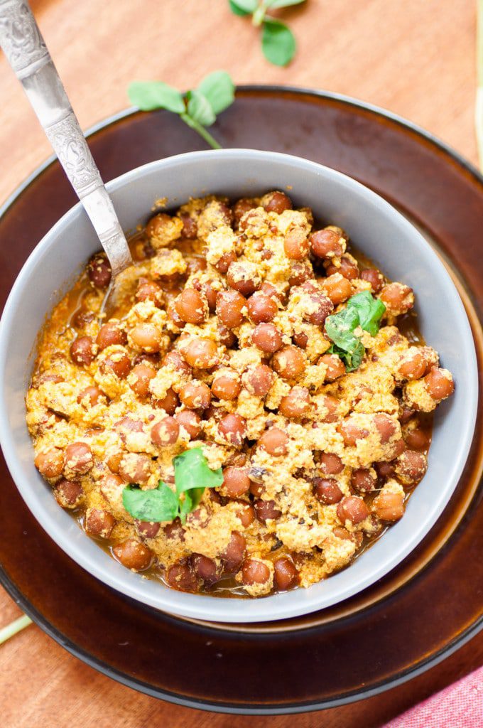 Black Chickpea In Yoghurt Fenugreek Sauce is a beautiful mildly spiced Indian curry that comes together in 30 minutes. It is naturally #glutenfree, #protein packed and #healthy. Goes very well with any flatbread of your choice.