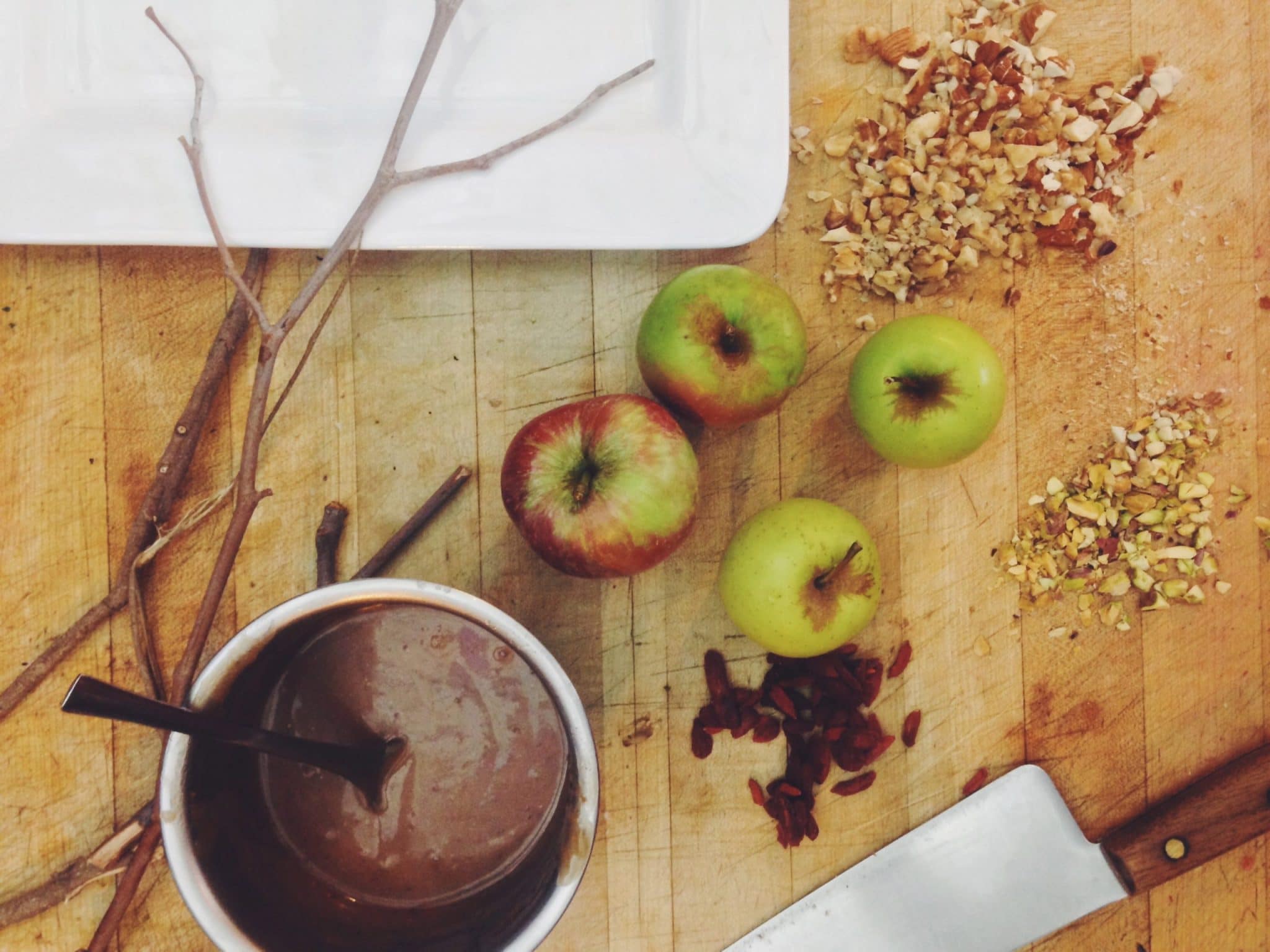 VEGAN CARAMEL APPLES