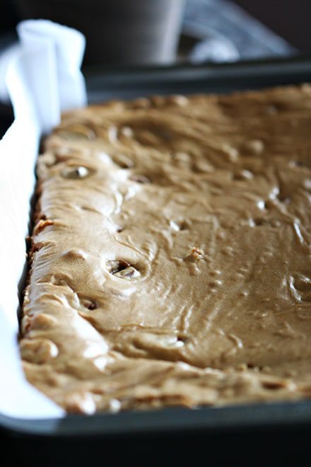 Kit Kat Blondies | Amandeleine