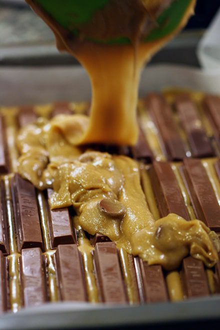 Kit Kat Blondies | Amandeleine