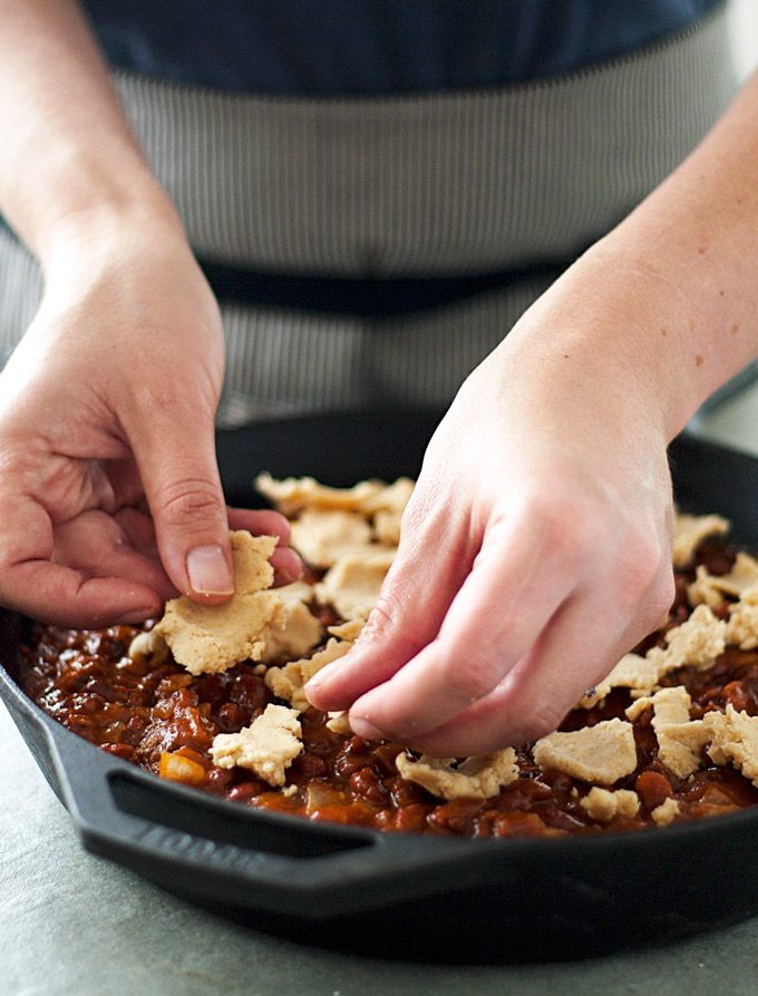 easy chili pie | ahappyfooddance.com