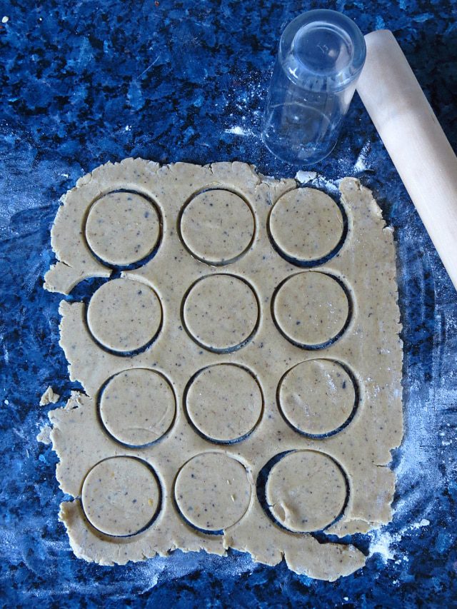 cutting coffee cookies