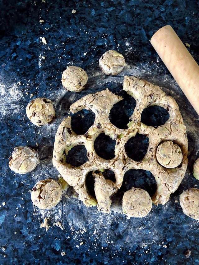 Cutting scones