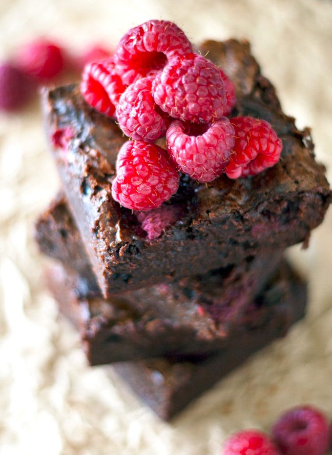 dark chocolate and raspberry brownies | ahappyfooddance.com