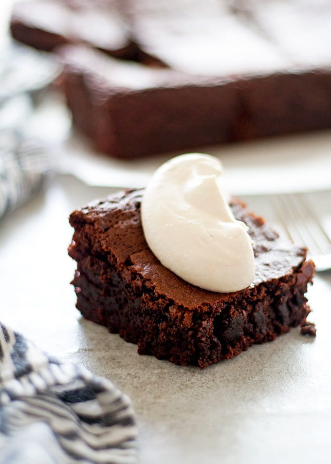 dirty chai brownies | ahappyfooddance.com