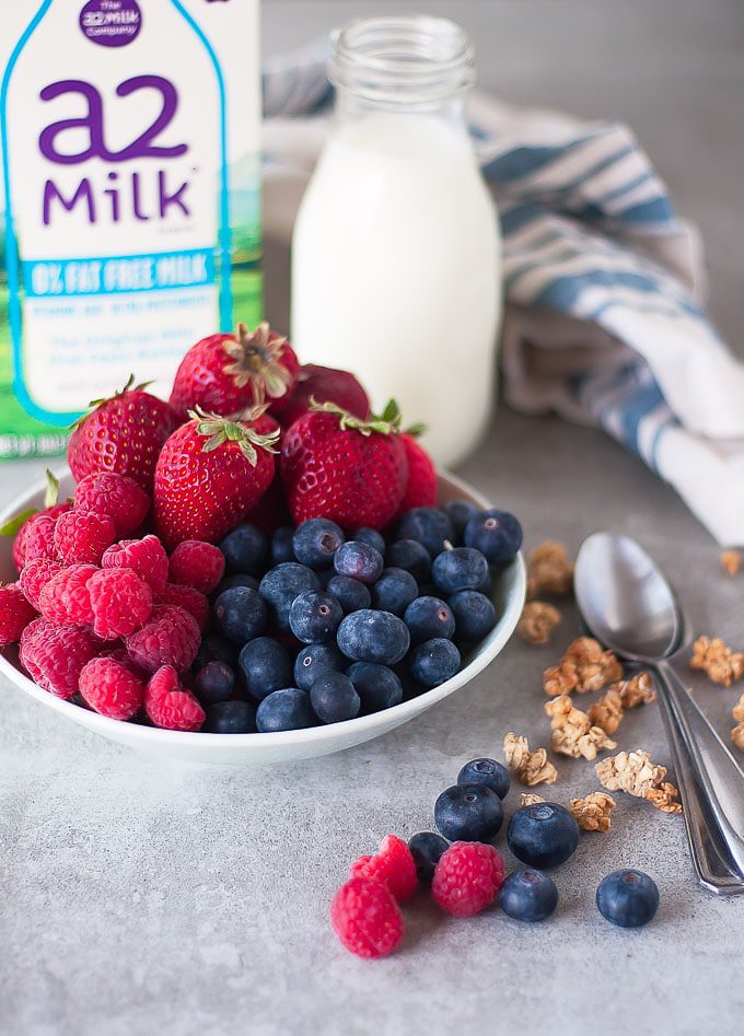 fruit and granola breakfast popsicles | ahappyfooddance.com