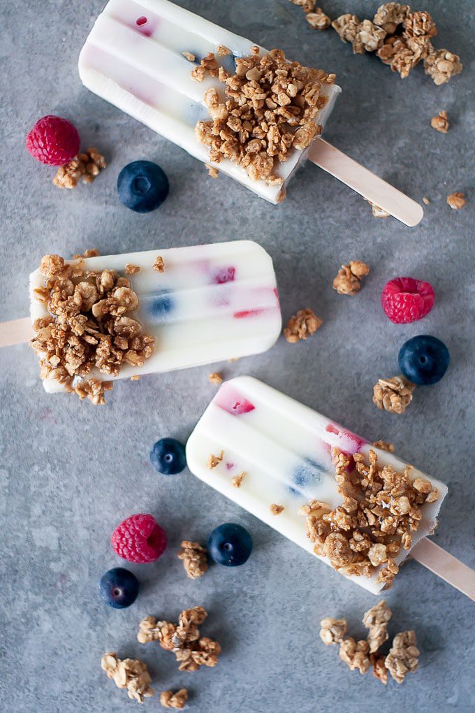 fruit and granola breakfast popsicles | ahappyfooddance.com