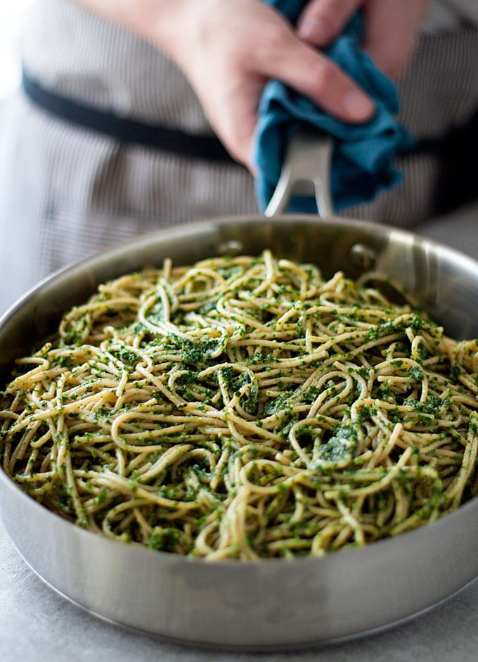 easy kale pesto pasta | ahappyfooddance.com