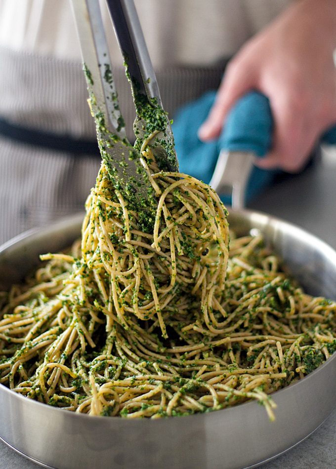 easy kale pesto pasta | ahappyfooddance.com