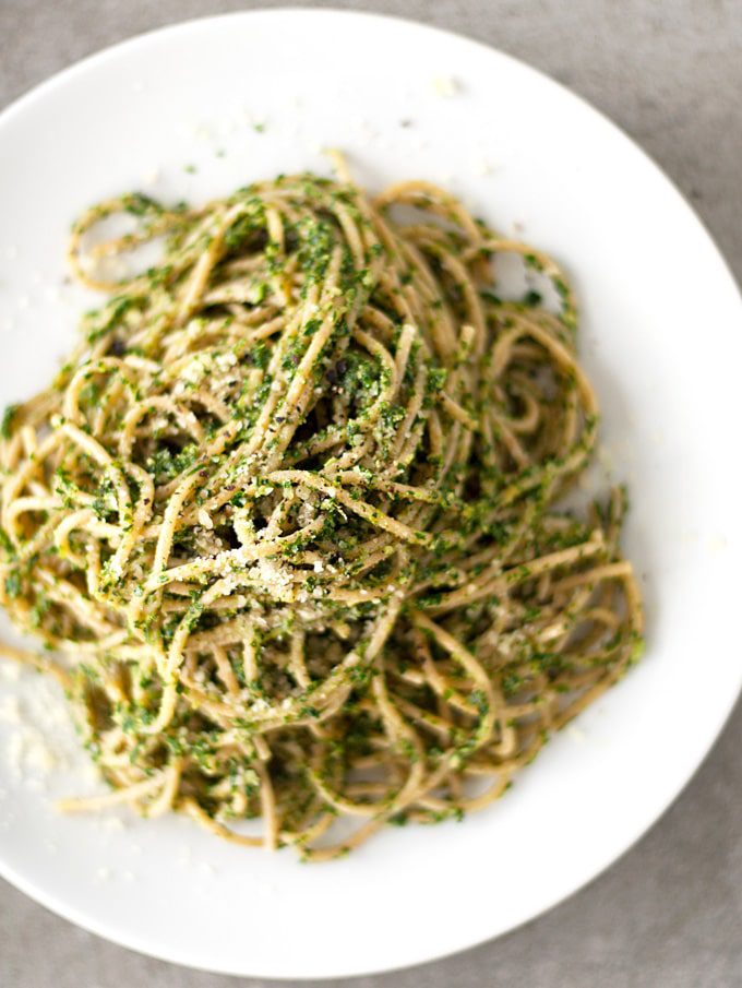 easy kale pesto pasta | ahappyfooddance.com