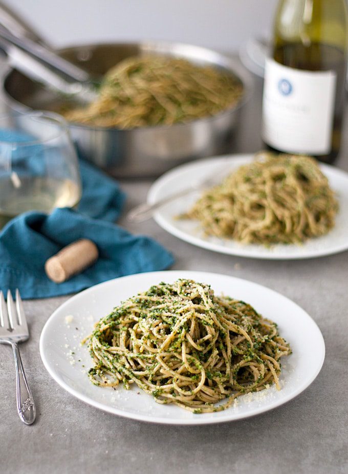 easy kale pesto pasta | ahappyfooddance.com