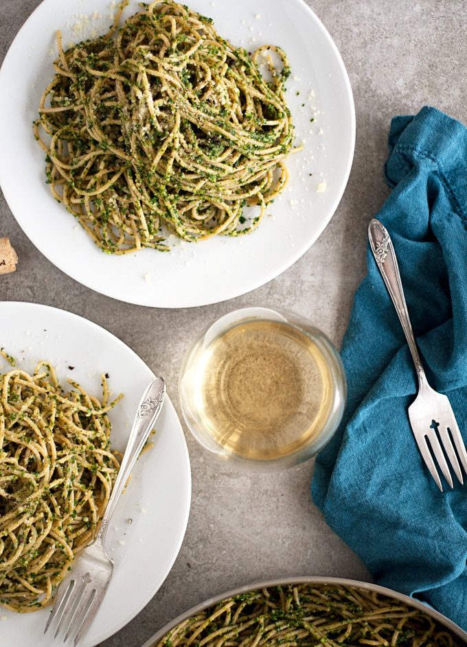 easy kale pesto pasta | ahappyfooddance.com