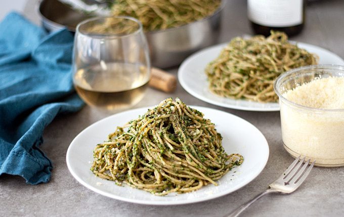 easy kale pesto pasta | ahappyfooddance.com