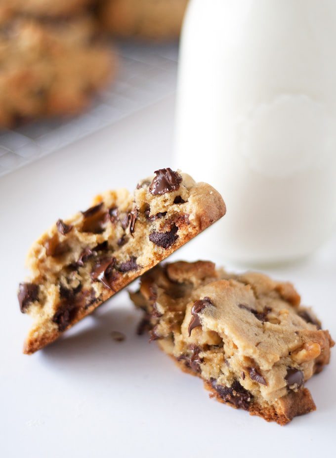 levain chocolate chip cookie copycat | ahappyfooddance.com