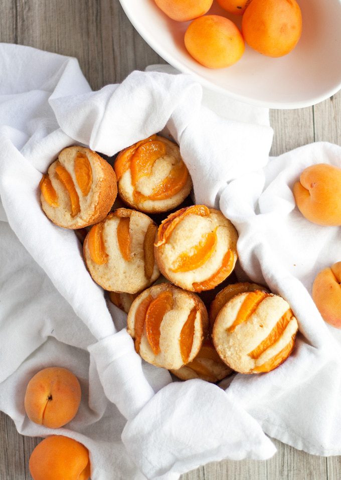 mini apricot cakes | ahappyfooddance.com