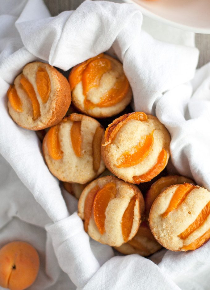 mini apricot cakes | ahappyfooddance.com