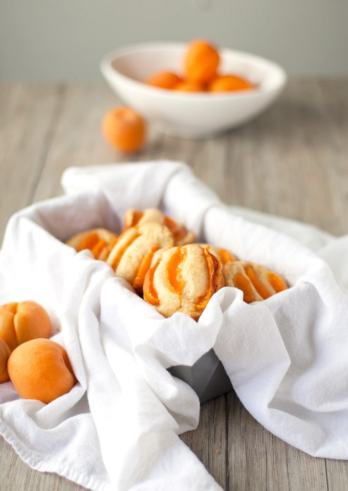 mini apricot cakes | ahappyfooddance.com
