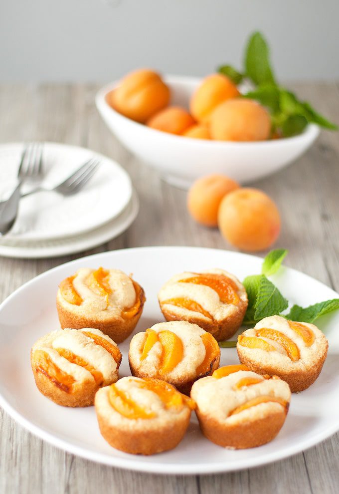 mini apricot cakes | ahappyfooddance.com