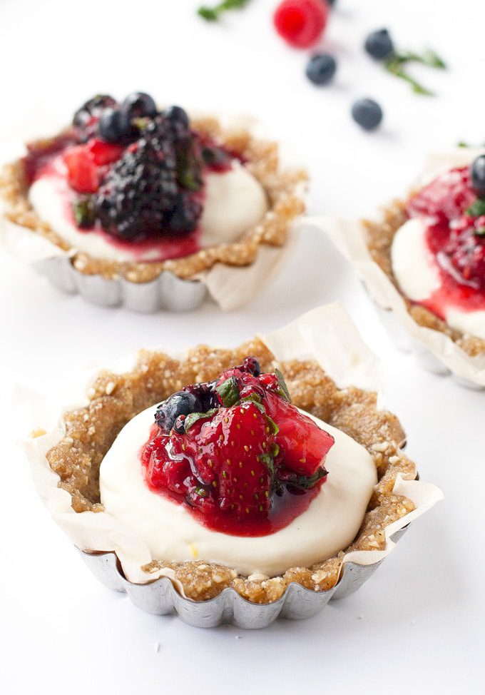 no bake feta fruit tart | ahappyfooddance.com