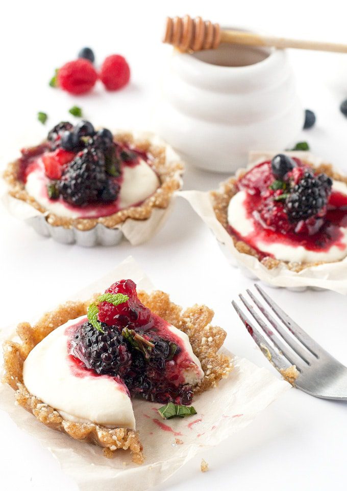 no bake feta fruit tart | ahappyfooddance.com