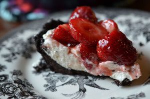 No-Bake Strawberry Pie | Elevate your Summer Berries with the delicious Chocolate Crusted No-Bake Pie