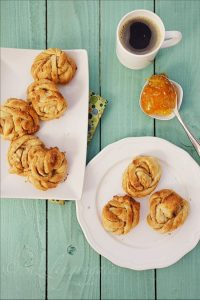 Kanel Snegle/Kanelbullar (Swedish Cinnamon Snail Rolls)