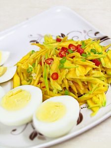 Spicy Mango Salad With Eggs