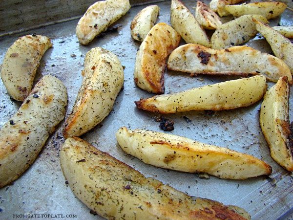 Garlic Dill Roasted Potato Wedges -- From Gate to Plate #NationalGarlicDay