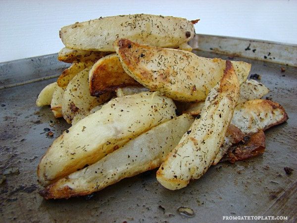 Garlic Dill Roasted Potato Wedges -- From Gate to Plate #NationalGarlicDay