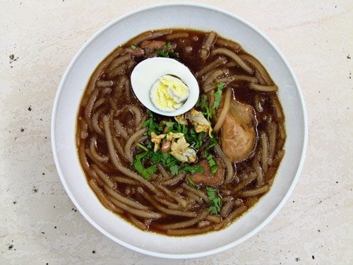 Sticky Vietnamese Noodle Soup (Kuay Jab)