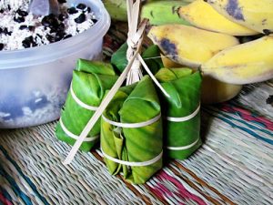 Sticky Rice With Banana And Black Beans (Khao Tom Mud)