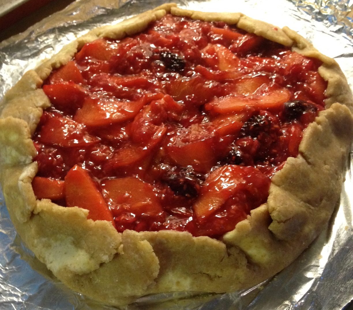 Peach and raspberry crostata