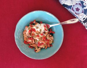Weekday Breakfast – Chia Oat Porridge With Blue & Red Berries