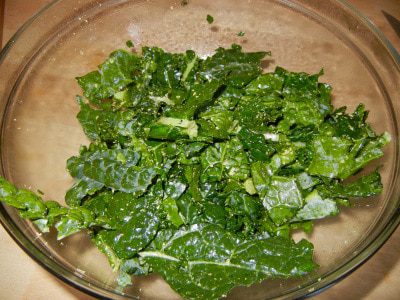 spraying kale chips