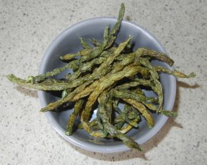 Cheezy Green Bean Crisps