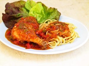 Spaghetti With Chicken In Bell Pepper Sauce
