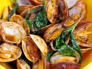 Stir Fry Clams In Red Curry Paste With Basil